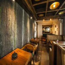 Ahşap Dokulu Restoran Duvar Kaplamaları