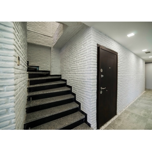 Tamamlanmış Europanel tuğla görünümlü duvar kaplama, merdiven boşluğu ve koridor modern mek